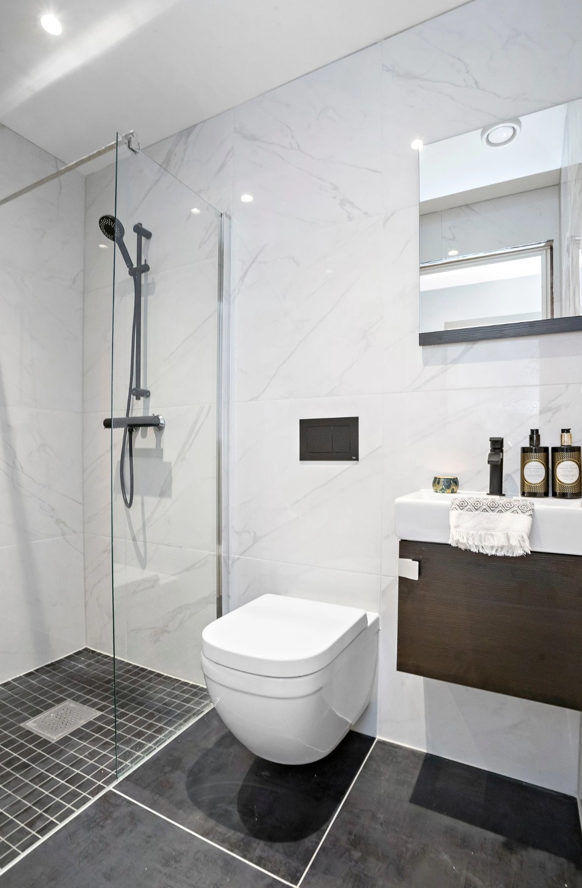 Bad med dusj i 1 etasje